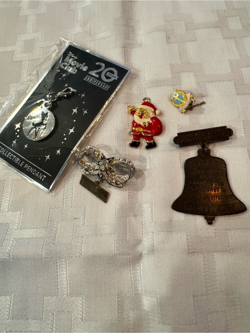 Vintage lot of 4 pins & 1 Disney charm